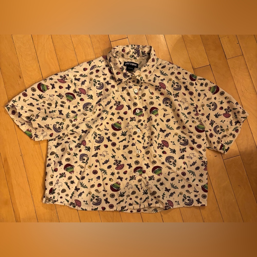 Hot Topic Beige Botanical Print Shirt